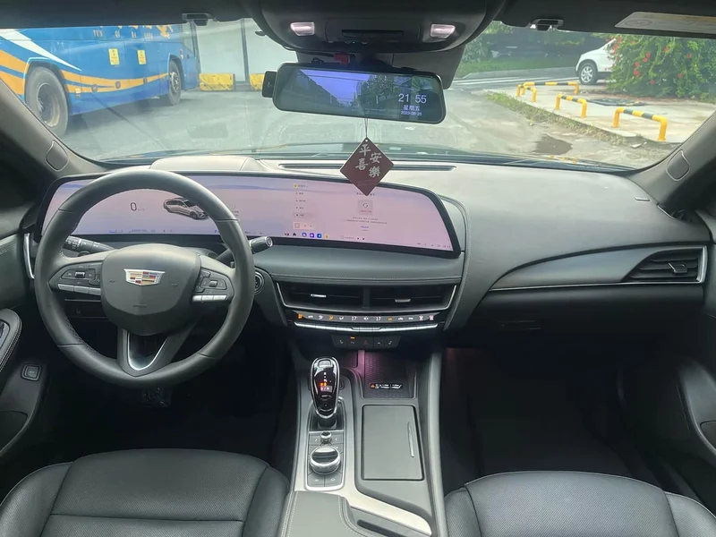 Cadillac CT5 — фото 13