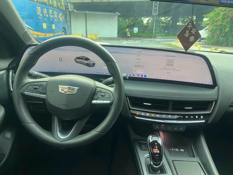 Cadillac CT5 — фото 14