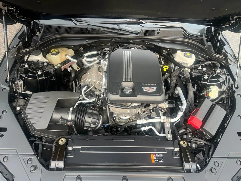Cadillac CT5 — фото 32