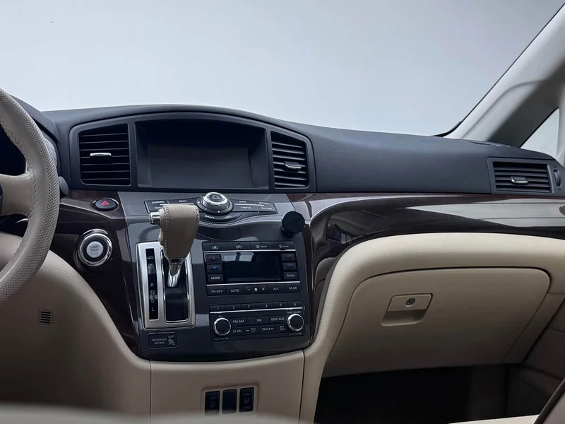 Toyota HiAce GranCabin — фото 14
