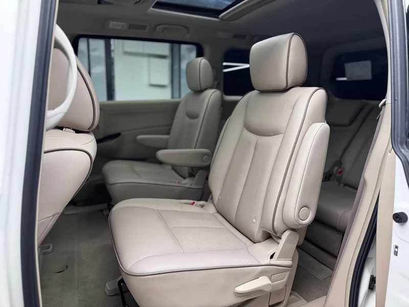 Toyota HiAce GranCabin — фото 17