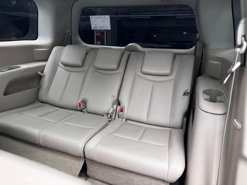 Toyota HiAce GranCabin — фото 18
