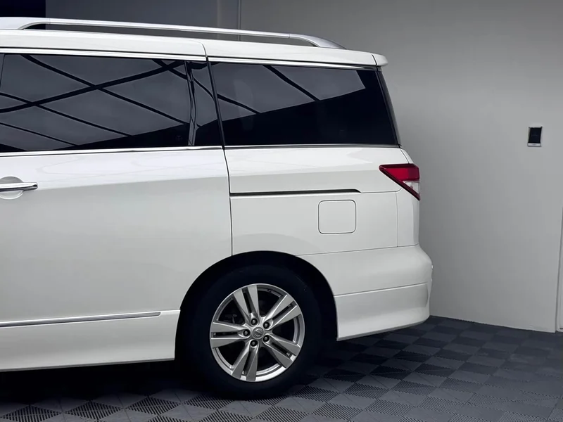 Toyota HiAce GranCabin — фото 5
