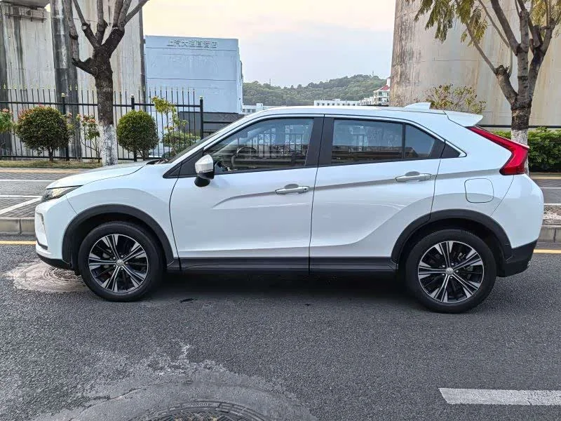 Mitsubishi Eclipse Cross — фото 4