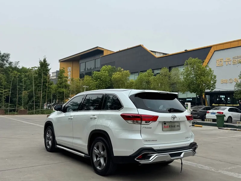 Toyota Highlander — фото 5
