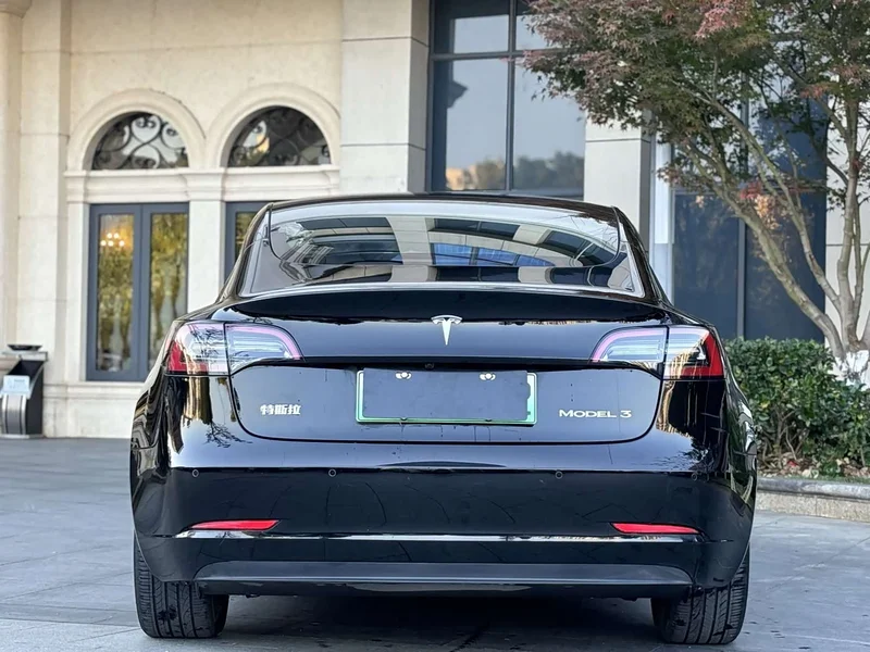 Tesla Model 3 — фото 9