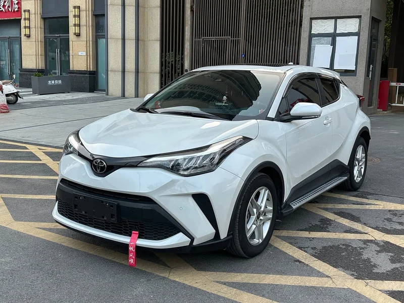 Toyota C-HR — фото 1