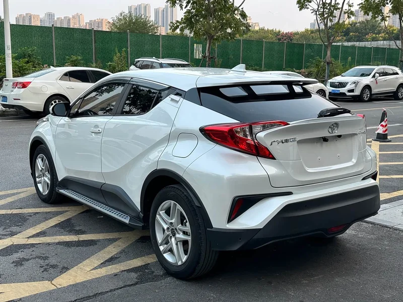 Toyota C-HR — фото 9
