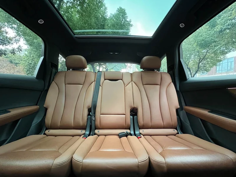 Audi Q7 — фото 13