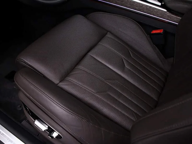 Audi A8 — фото 15
