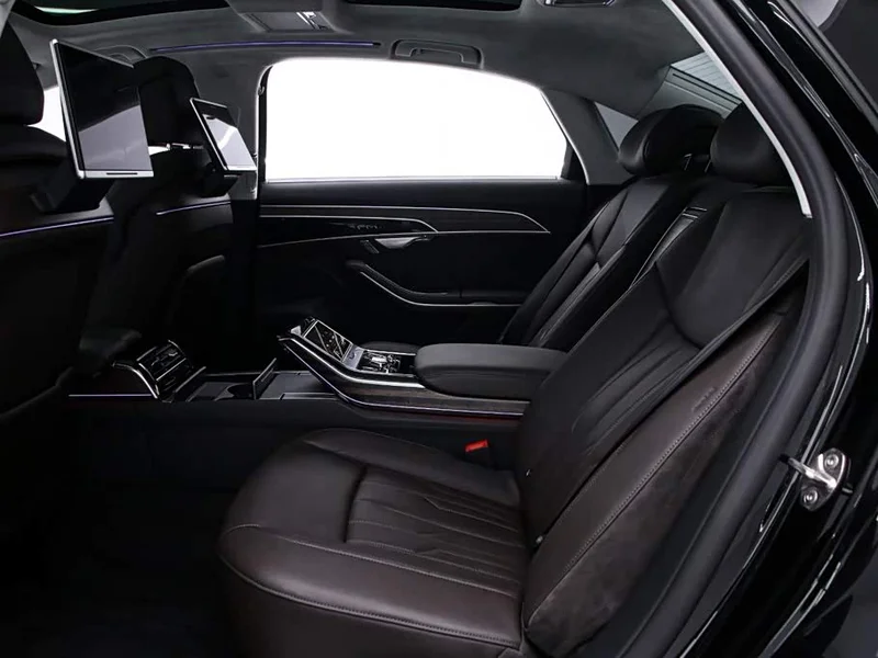 Audi A8 — фото 16