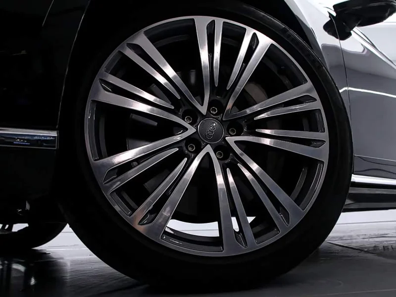 Audi A8 — фото 21