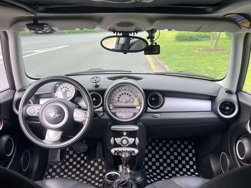 MINI CLUBMAN — фото 14