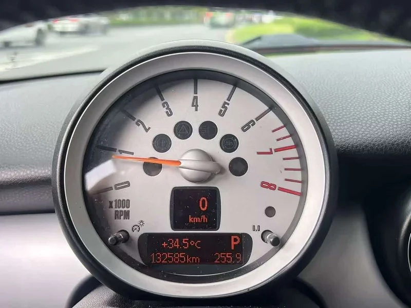MINI CLUBMAN — фото 15