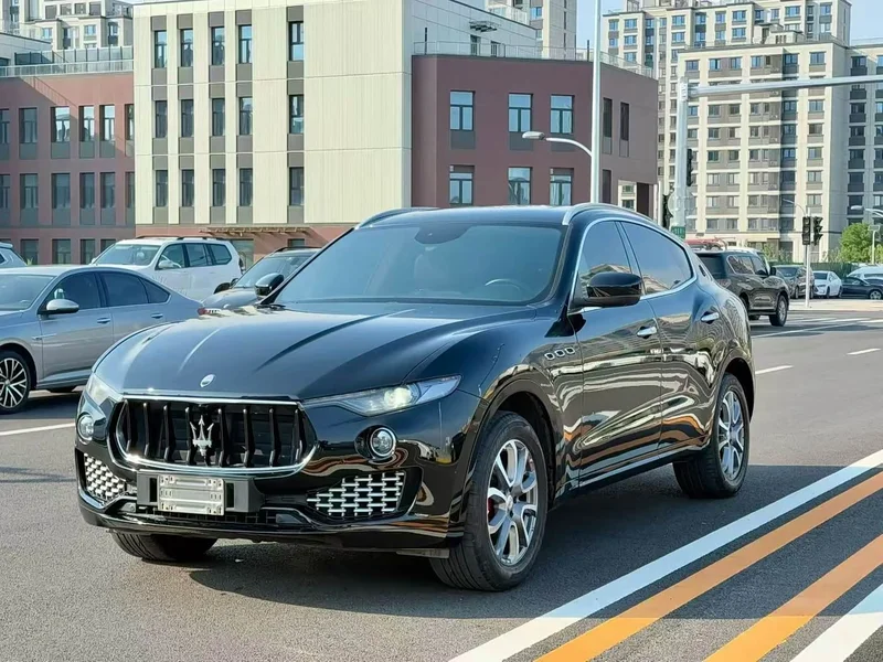 Maserati Levante — фото 1