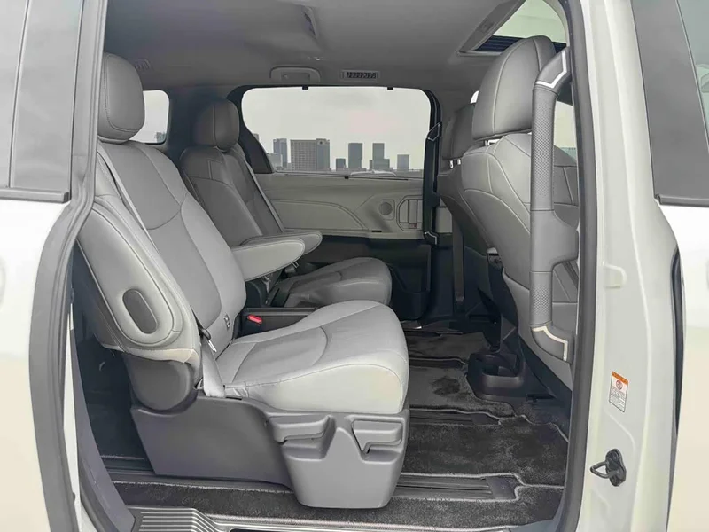 Toyota Sienna — фото 15