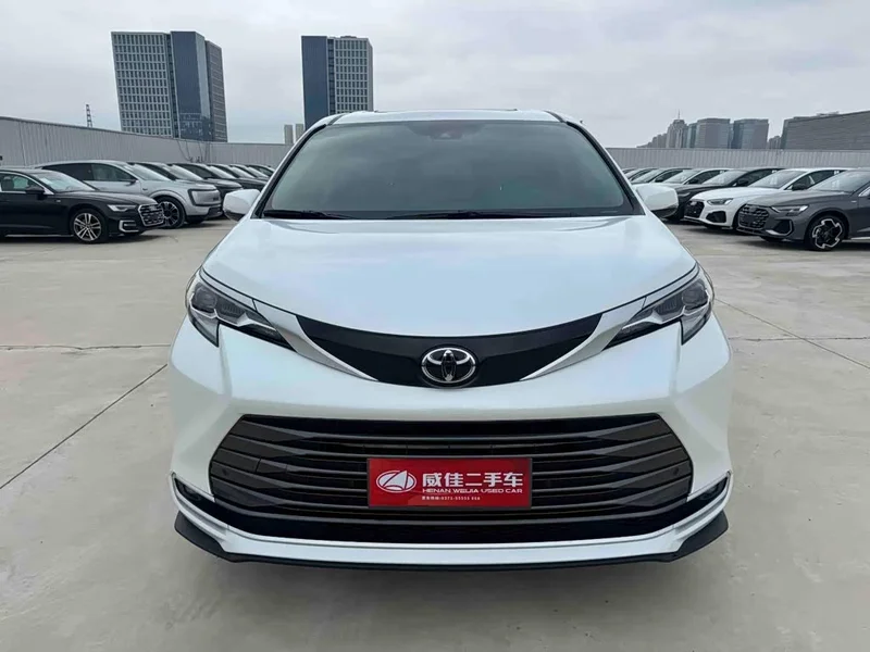 Toyota Sienna — фото 2