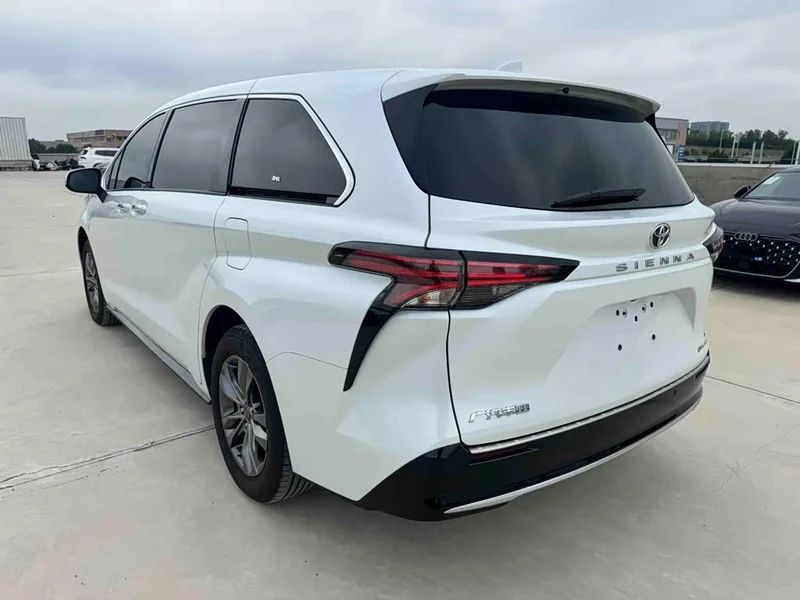 Toyota Sienna — фото 8