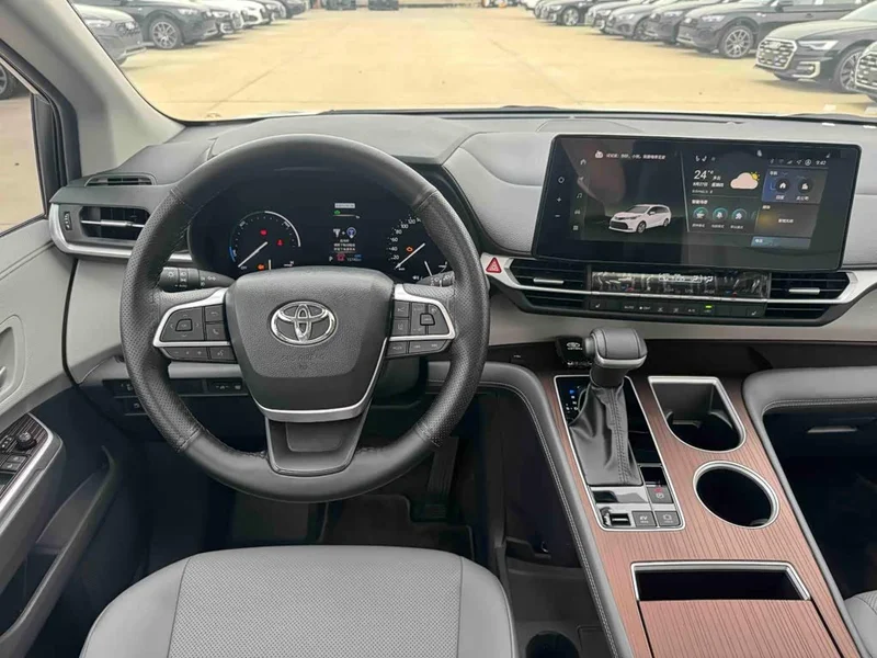 Toyota Sienna — фото 10
