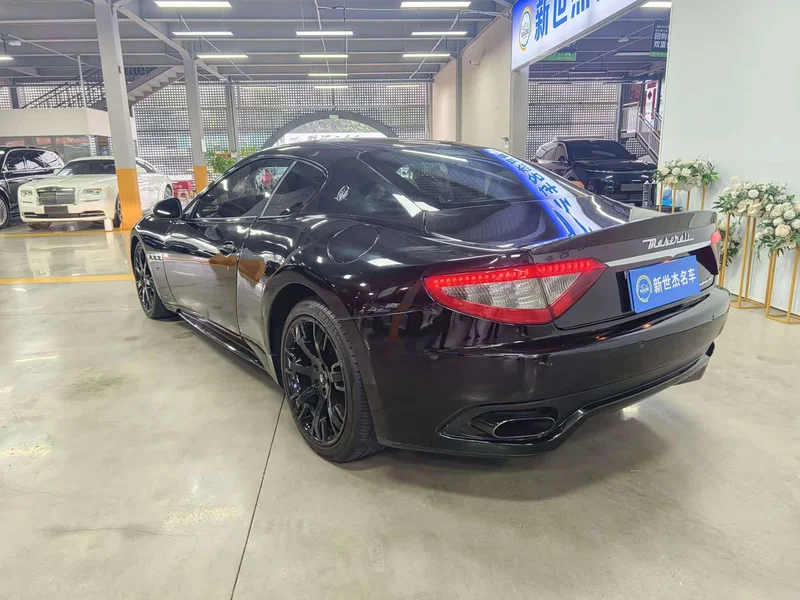 Maserati GranTurismo — фото 12