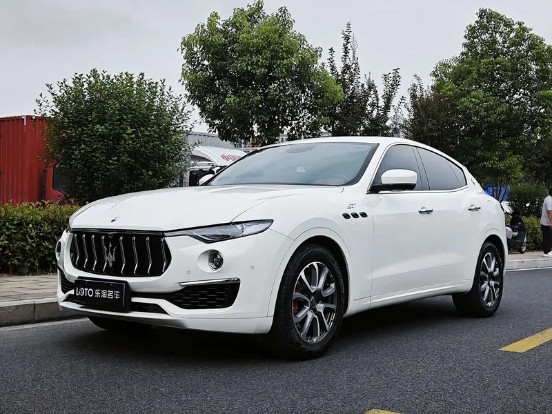 Maserati Levante — фото 1