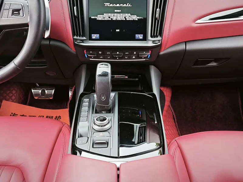 Maserati Levante — фото 13