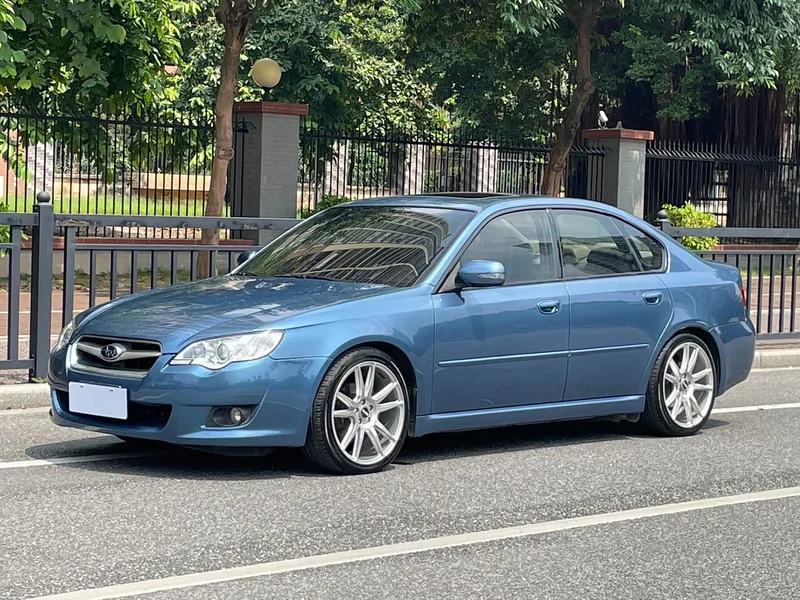 Subaru Legacy — фото 1