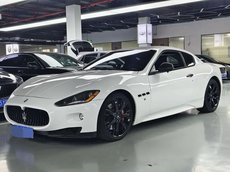 Maserati GranTurismo — фото 1