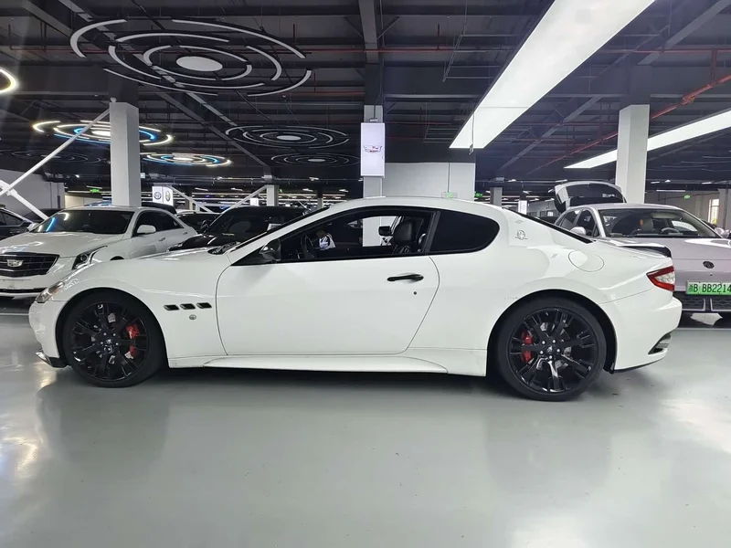 Maserati GranTurismo — фото 13