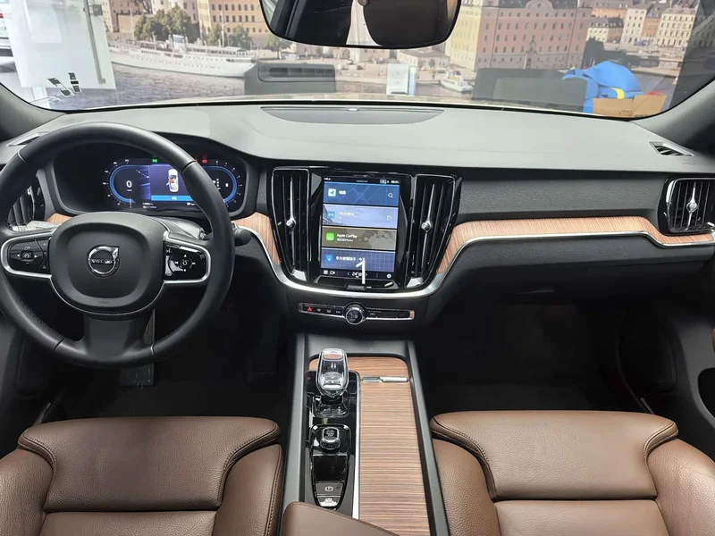 Volvo S60 — фото 12