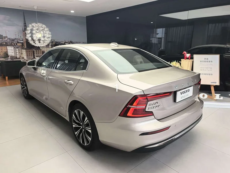 Volvo S60 — фото 14