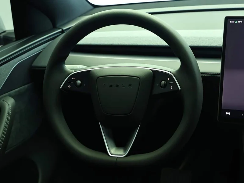 Tesla Model Y — фото 15