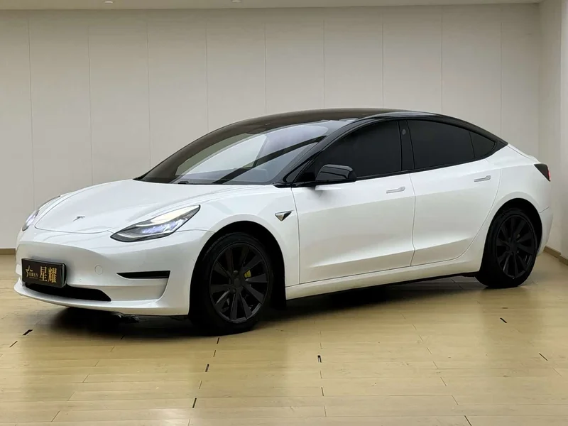 Tesla Model 3 — фото 1