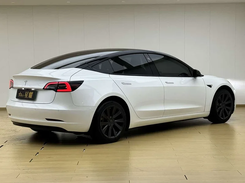 Tesla Model 3 — фото 15