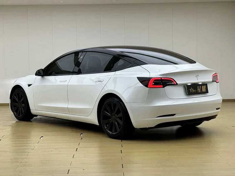 Tesla Model 3 — фото 17