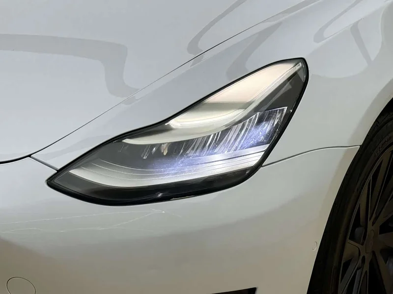 Tesla Model 3 — фото 4