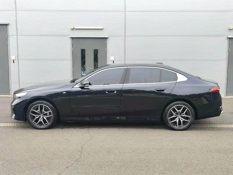 BMW i5 — фото 9
