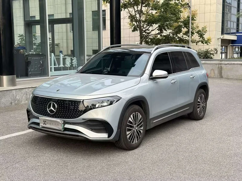 Mercedes-Benz EQB — фото 1