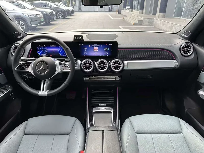Mercedes-Benz EQB — фото 11