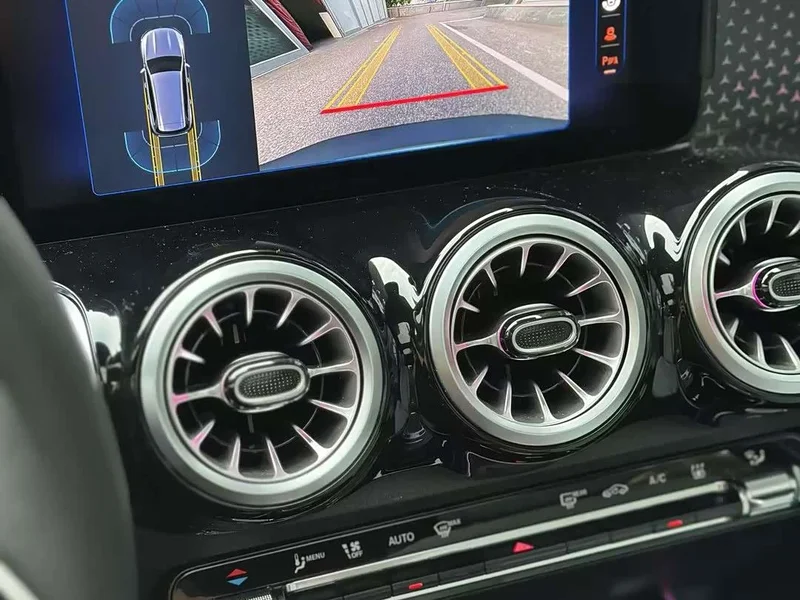 Mercedes-Benz EQB — фото 16