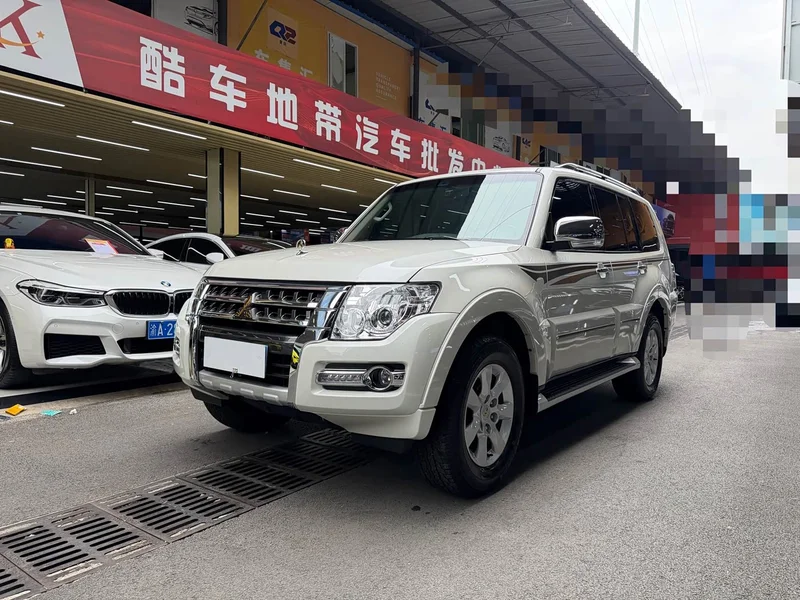 Mitsubishi Pajero (Imported) — фото 1