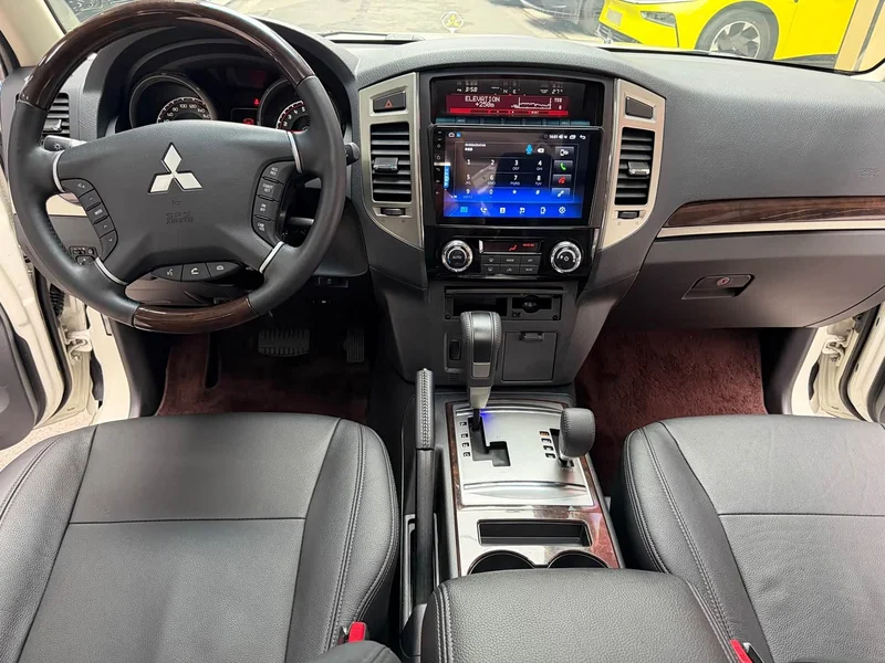 Mitsubishi Pajero (Imported) — фото 20