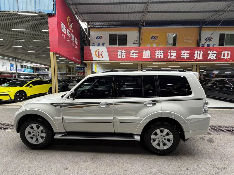 Mitsubishi Pajero (Imported) — фото 2
