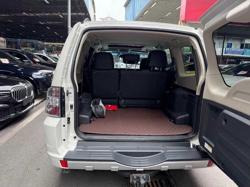 Mitsubishi Pajero (Imported) — фото 29