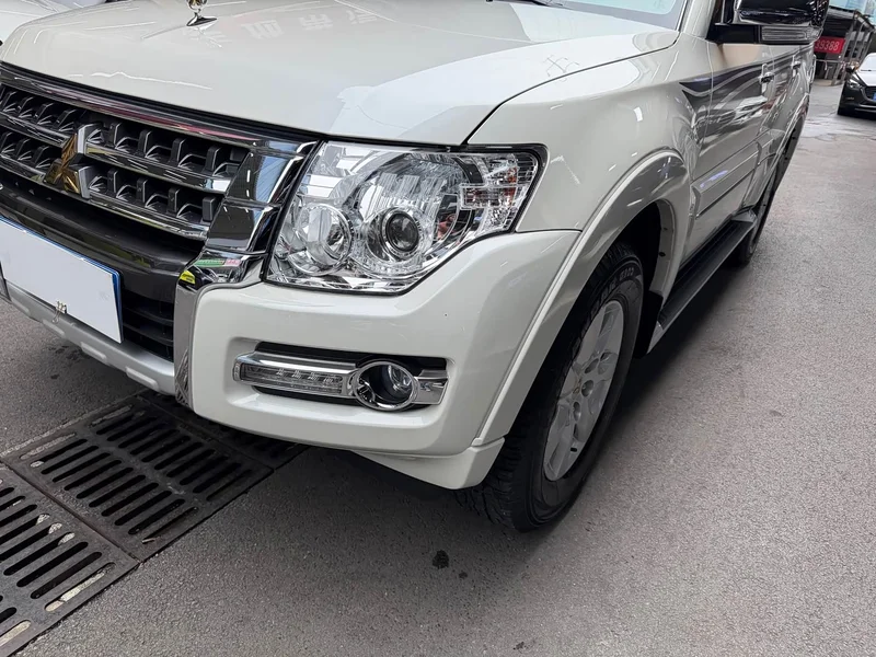 Mitsubishi Pajero (Imported) — фото 33