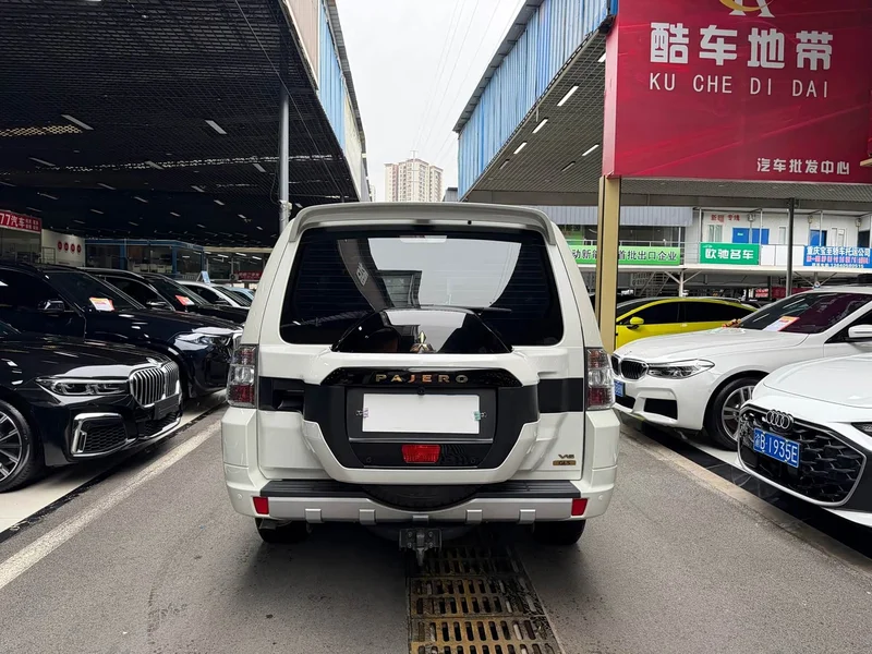 Mitsubishi Pajero (Imported) — фото 6