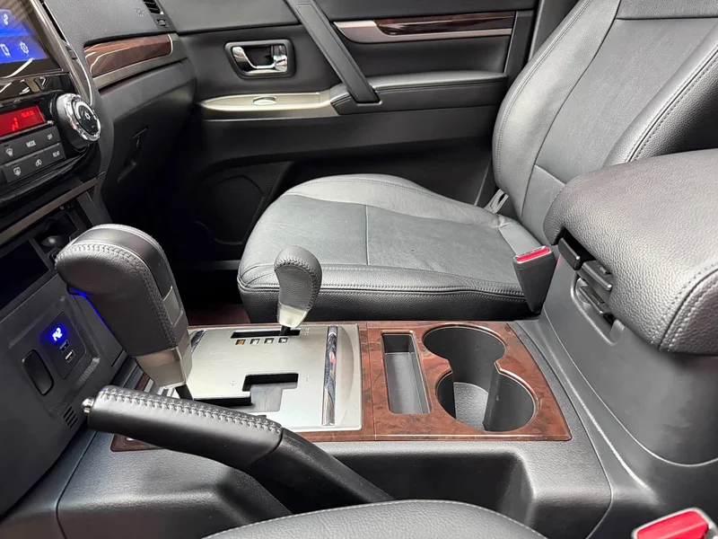 Mitsubishi Pajero (Imported) — фото 10