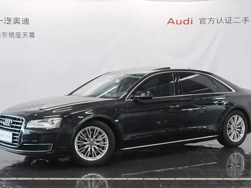 Audi A8 — фото 1