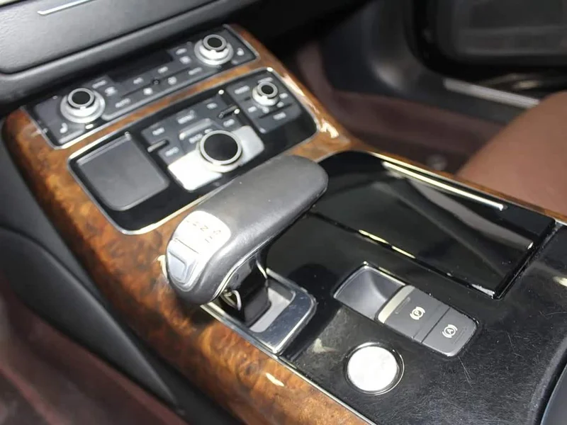 Audi A8 — фото 12