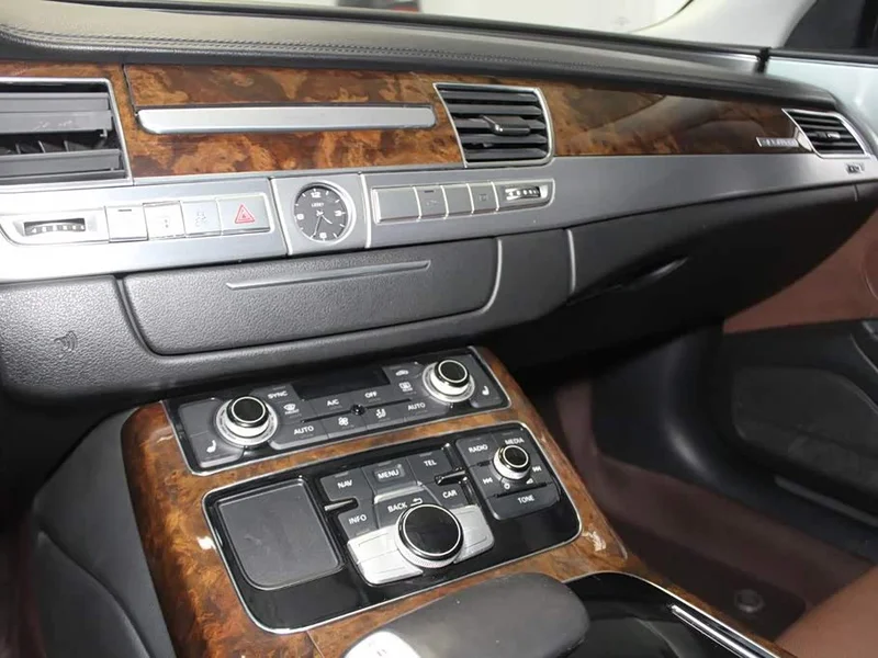 Audi A8 — фото 13